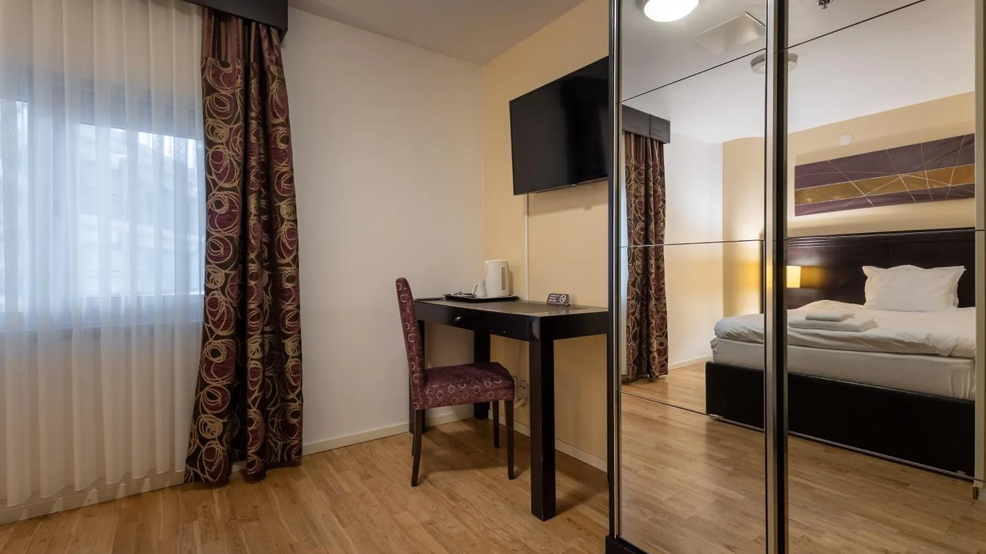 Solna Park & Hotel 3*,